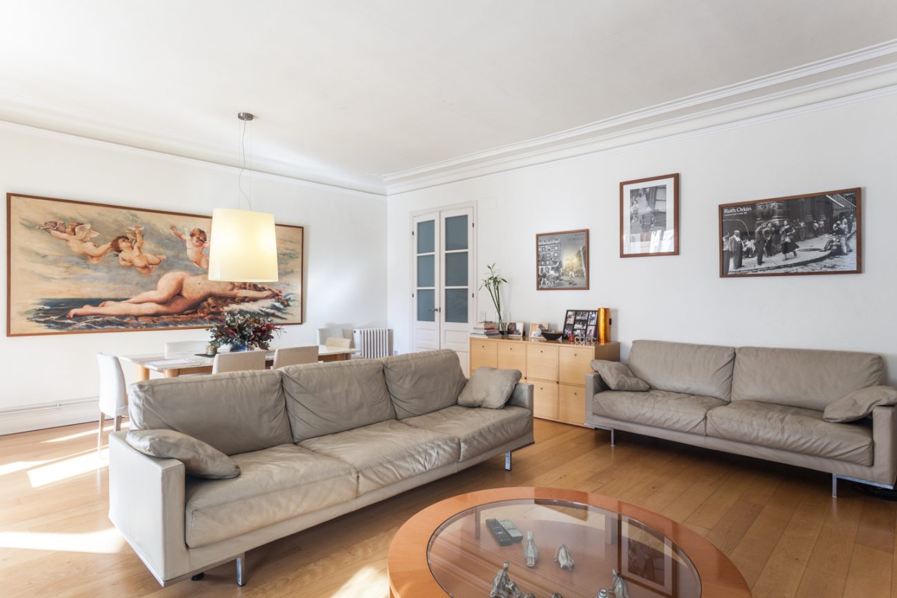Spectacular flat in listed building