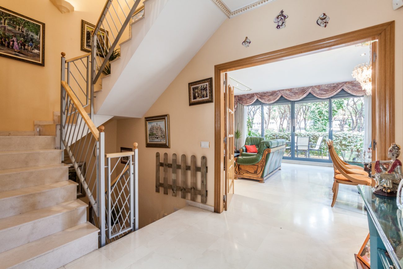 Corner townhouse by Avenida del Mar
