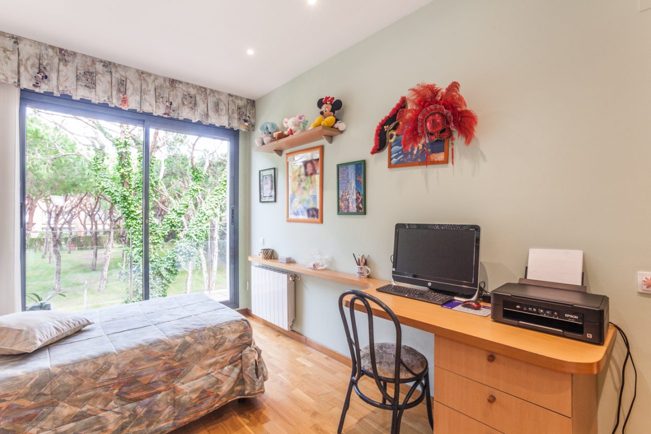 Corner townhouse by Avenida del Mar