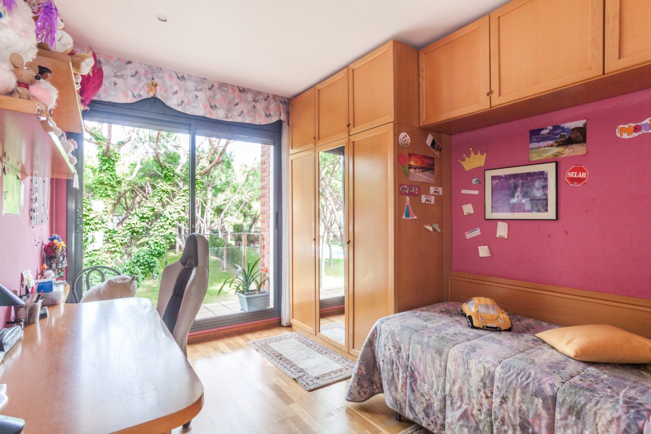 Corner townhouse by Avenida del Mar