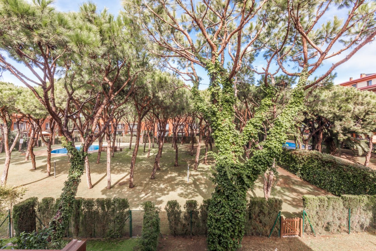 Corner townhouse by Avenida del Mar