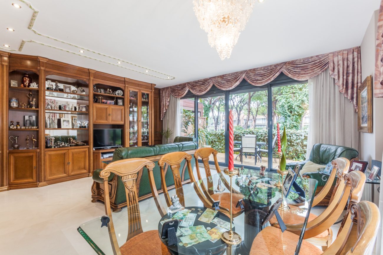 Corner townhouse by Avenida del Mar