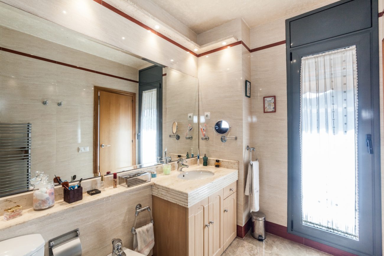 Corner townhouse by Avenida del Mar
