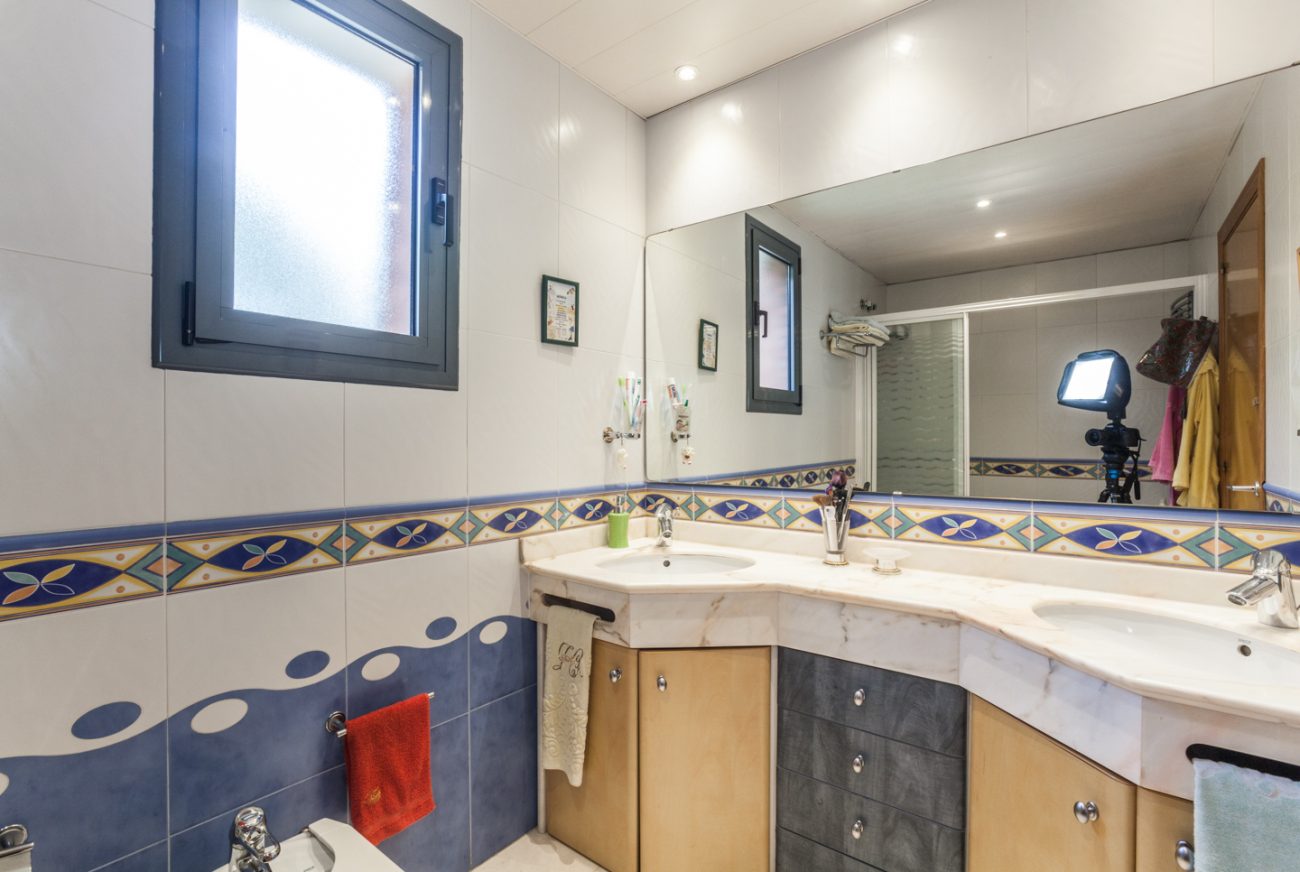 Corner townhouse by Avenida del Mar