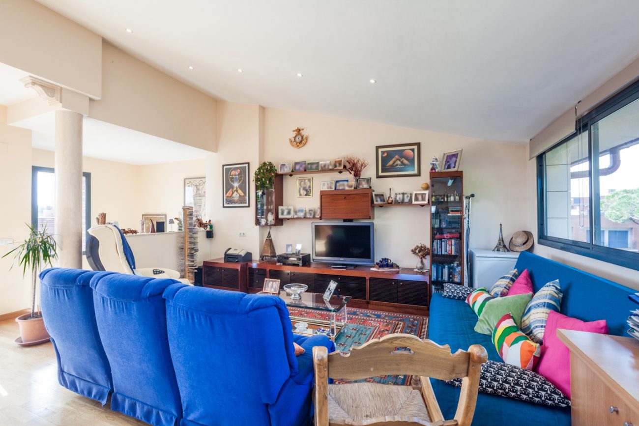 Corner townhouse by Avenida del Mar