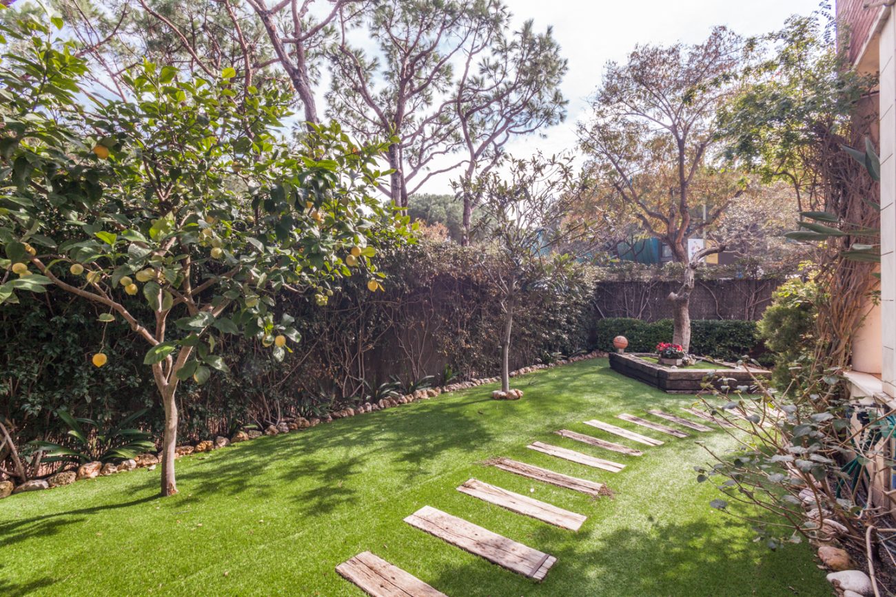 Corner townhouse by Avenida del Mar