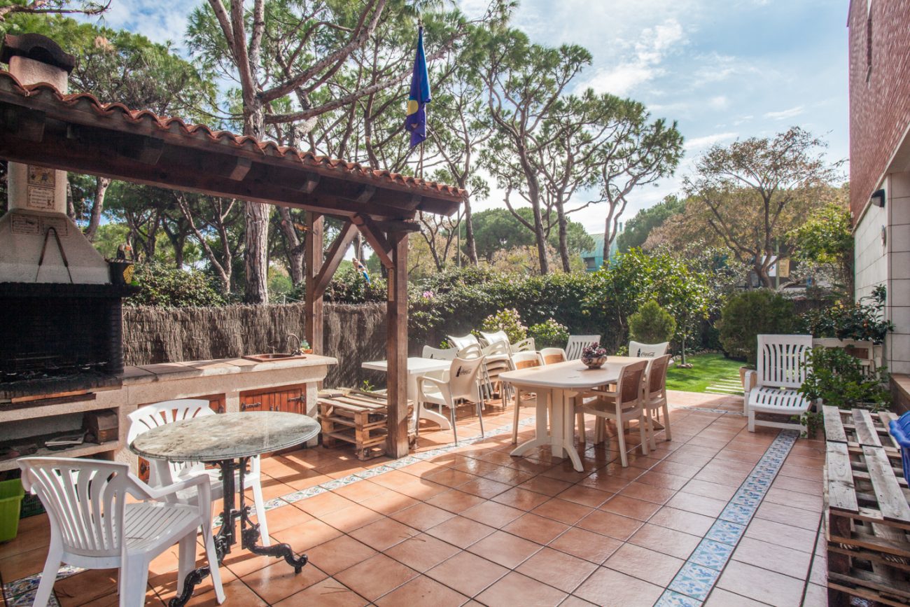 Corner townhouse by Avenida del Mar