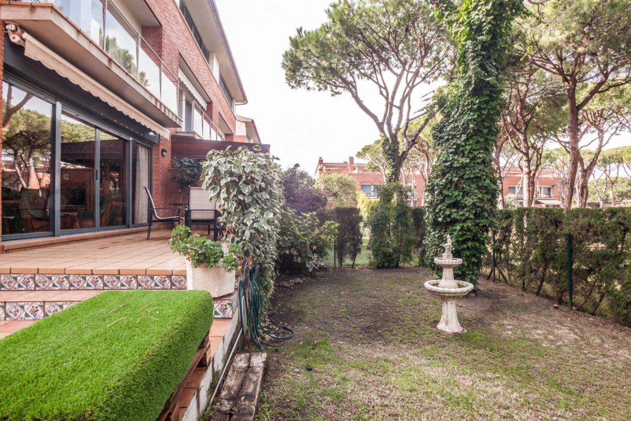 Corner townhouse by Avenida del Mar