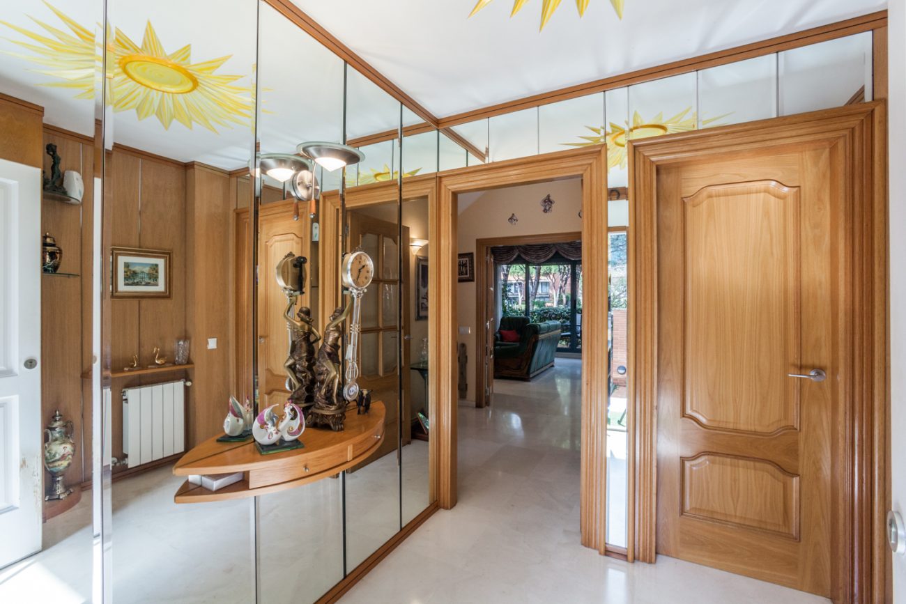 Corner townhouse by Avenida del Mar