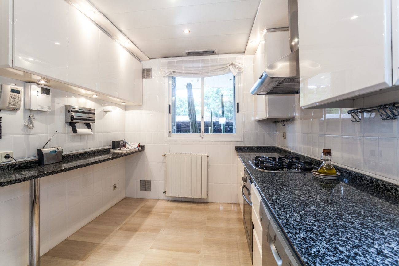 Large corner townhouse in Gava Mar