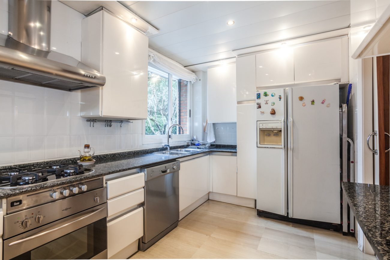 Large corner townhouse in Gava Mar