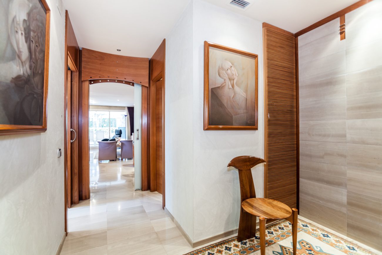 Large corner townhouse in Gava Mar