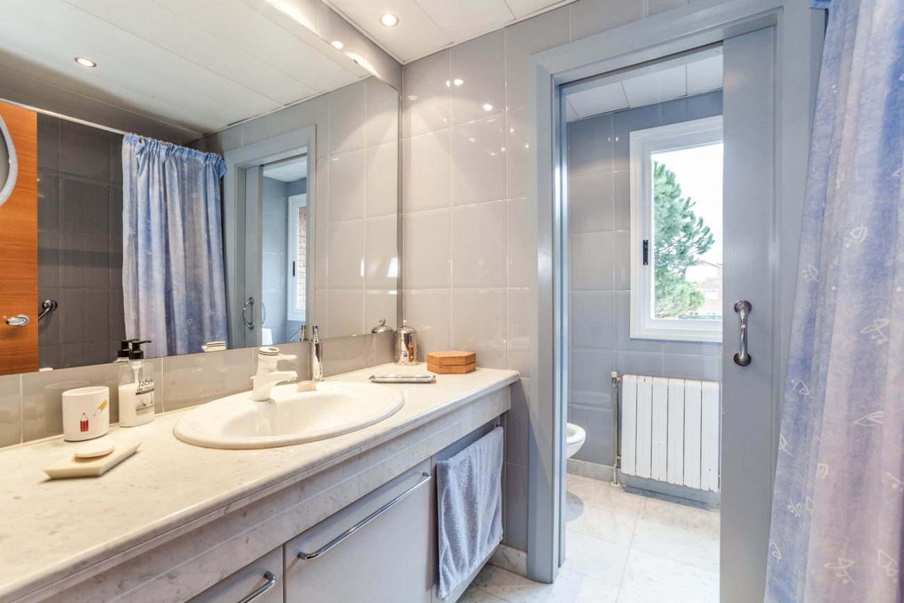 Large corner townhouse in Gava Mar