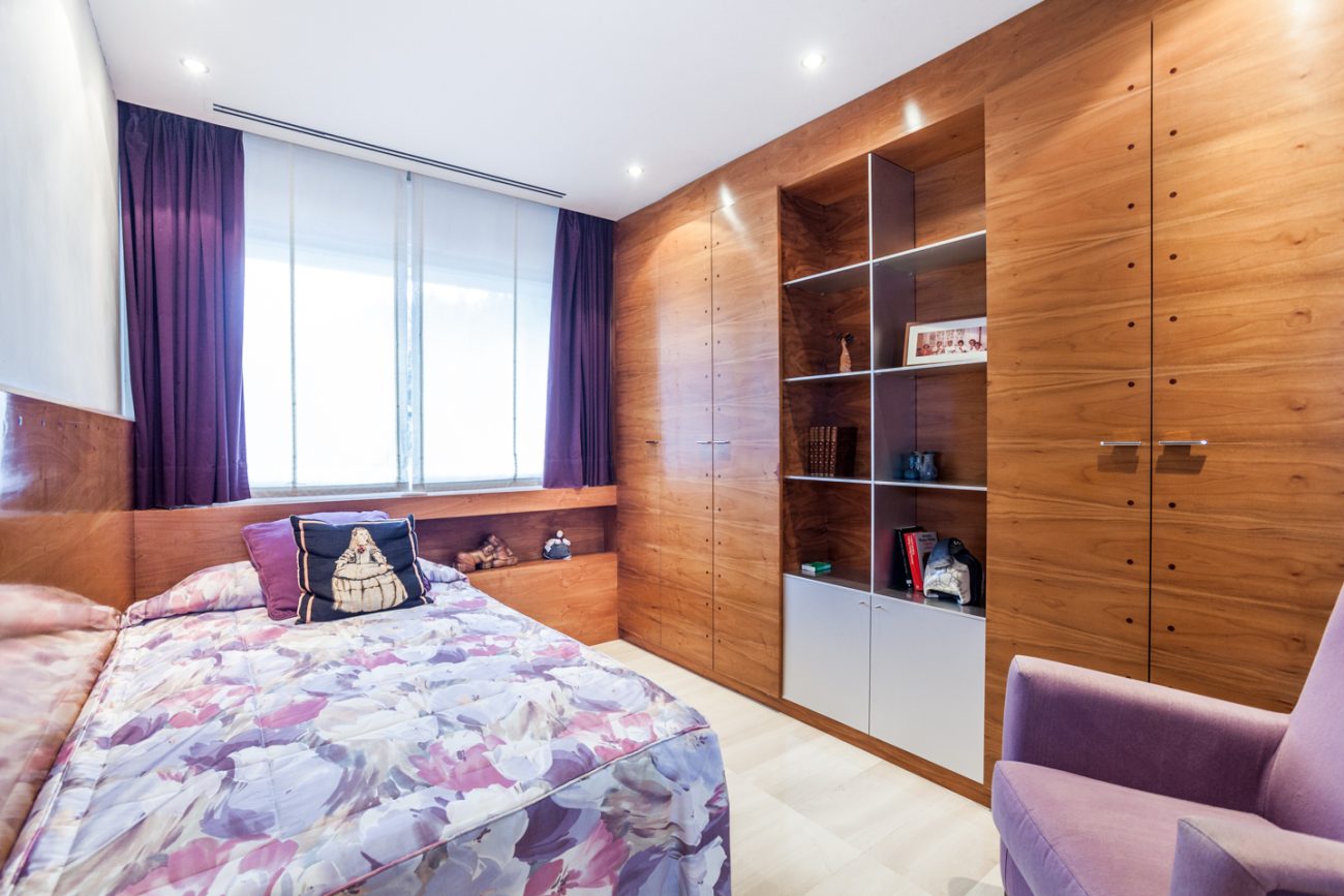Large corner townhouse in Gava Mar