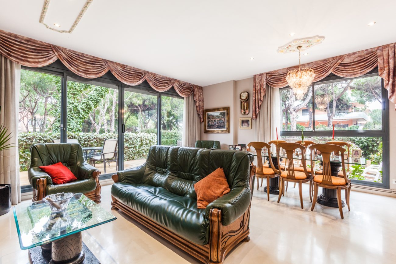 Corner townhouse by Avenida del Mar
