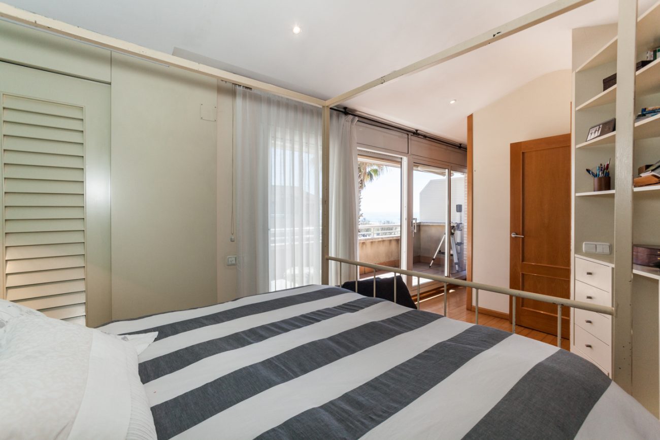 Townhouse with sea views in Castelldefels