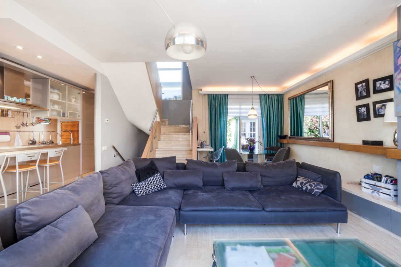 Townhouse with sea views in Castelldefels