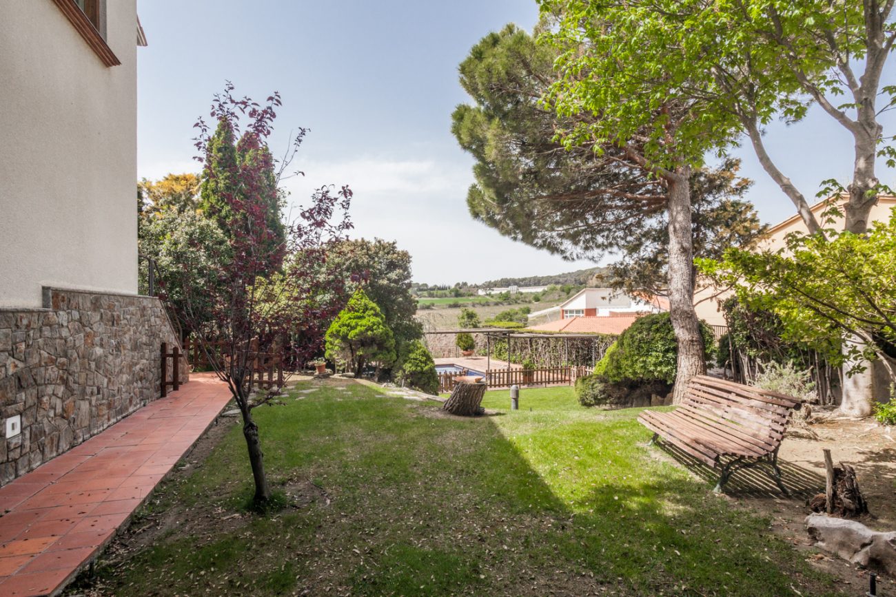 Large house with impressive garden