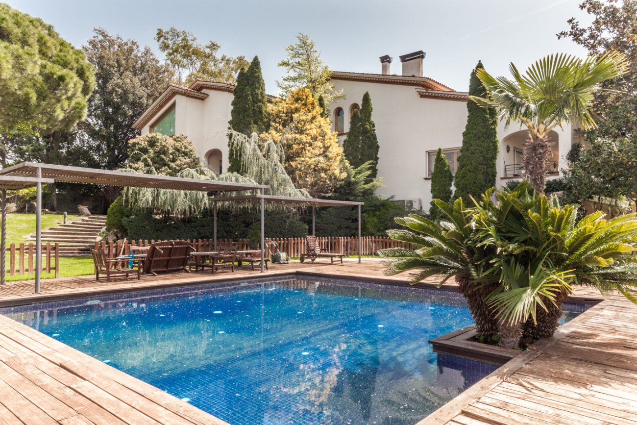 Large house with impressive garden
