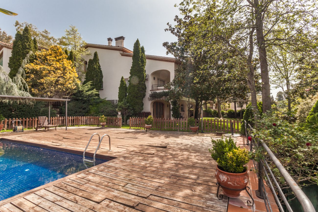 Large house with impressive garden