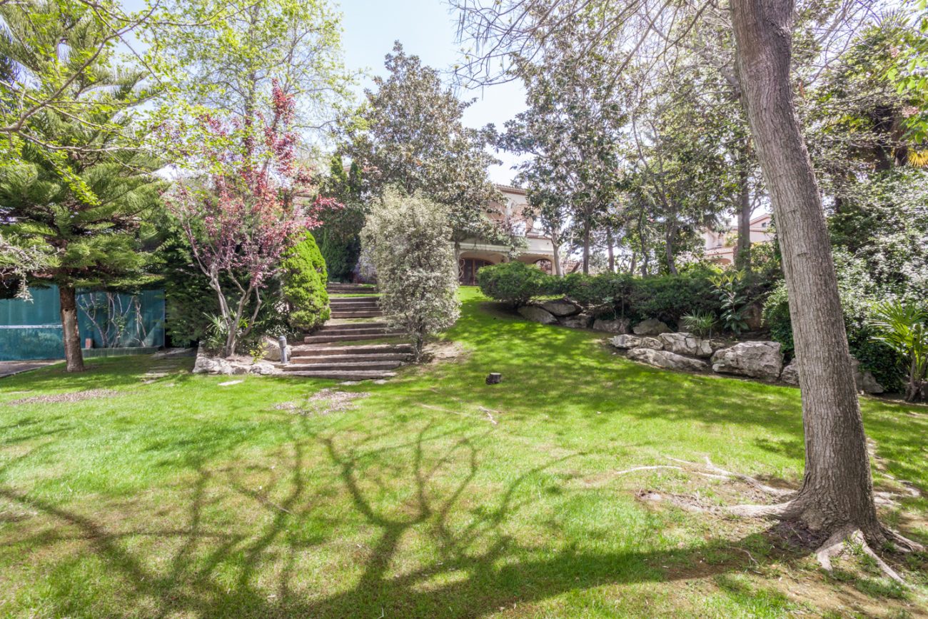 Large house with impressive garden