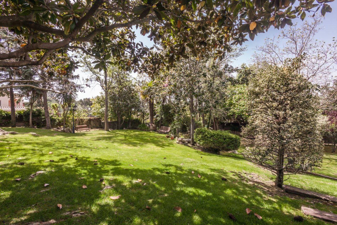 Large house with impressive garden