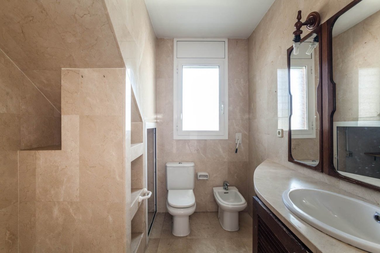 Large house in the best area of Castelldefels