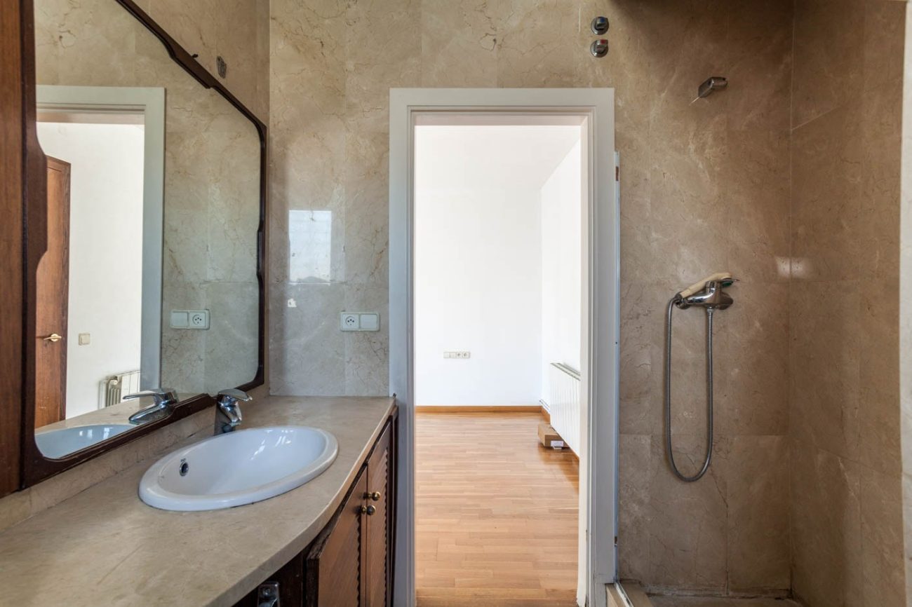 Large house in the best area of Castelldefels