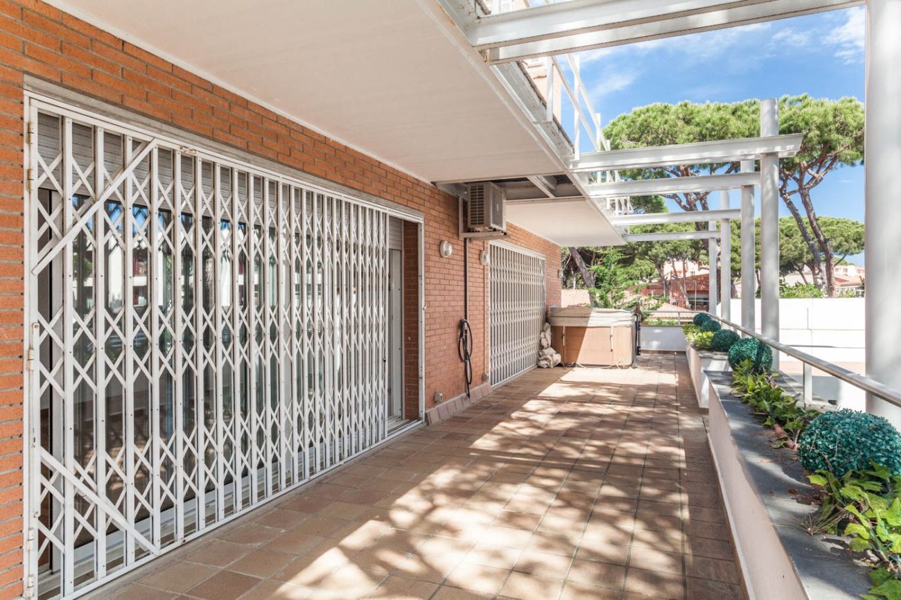 Large house in the best area of Castelldefels