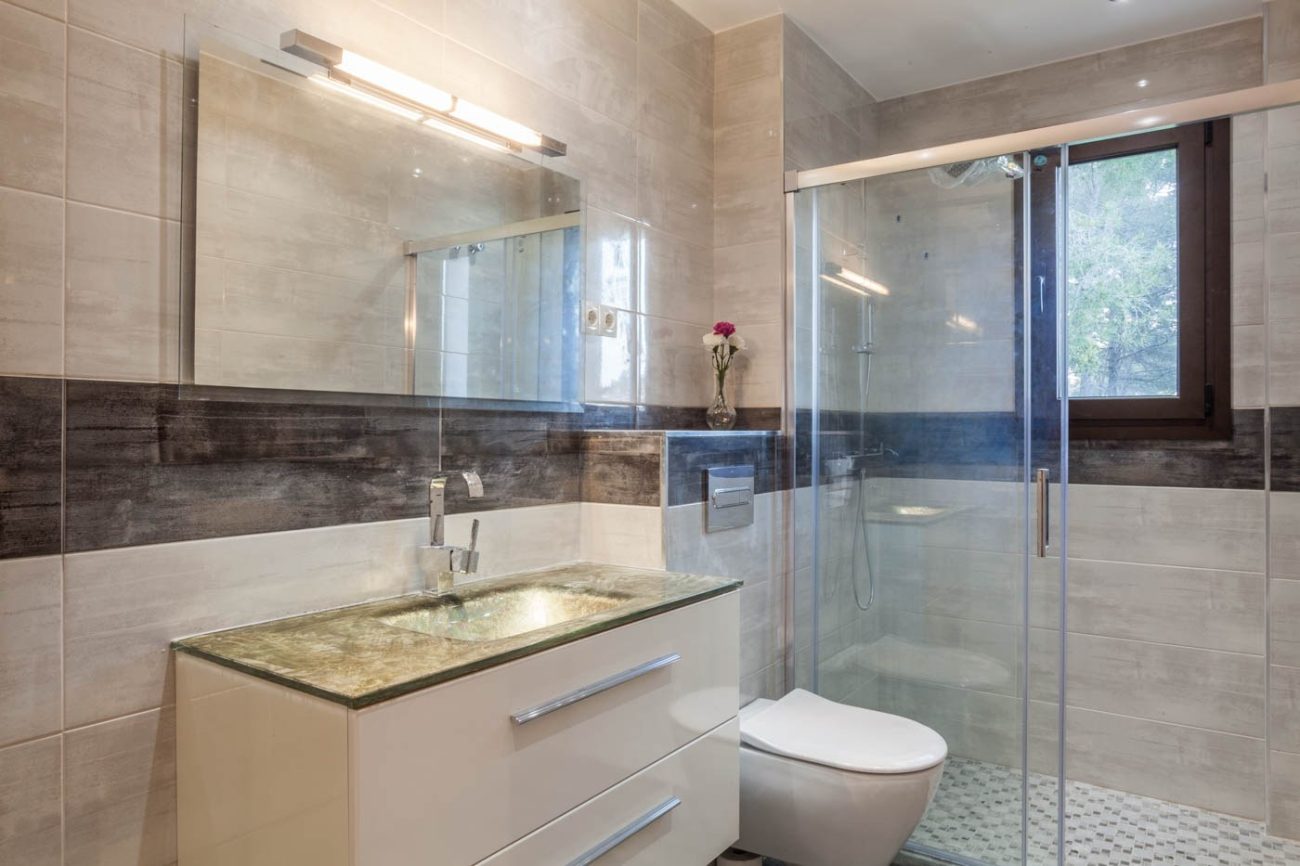New house with sea views in private residential complex