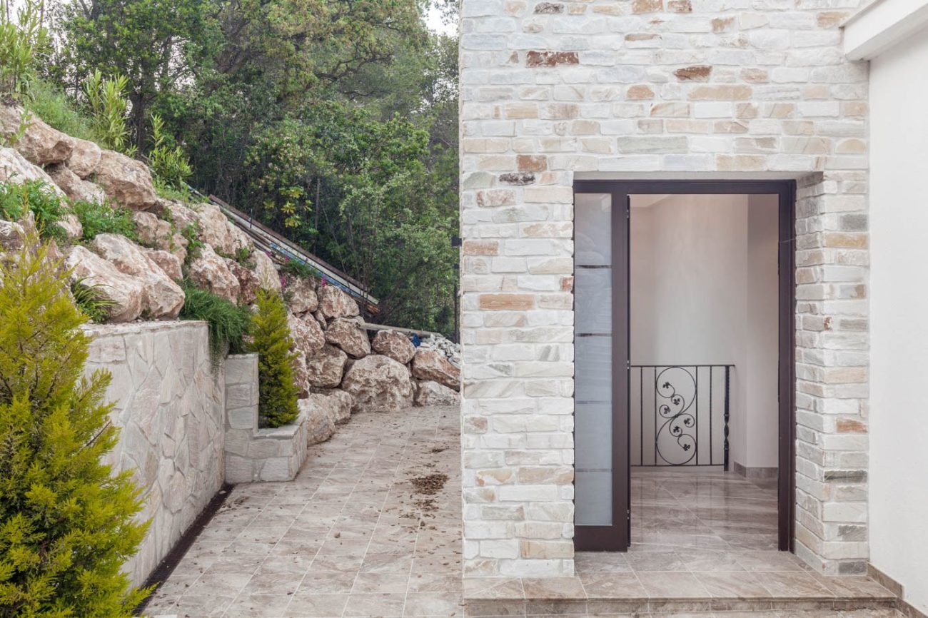 New house with sea views in private residential complex