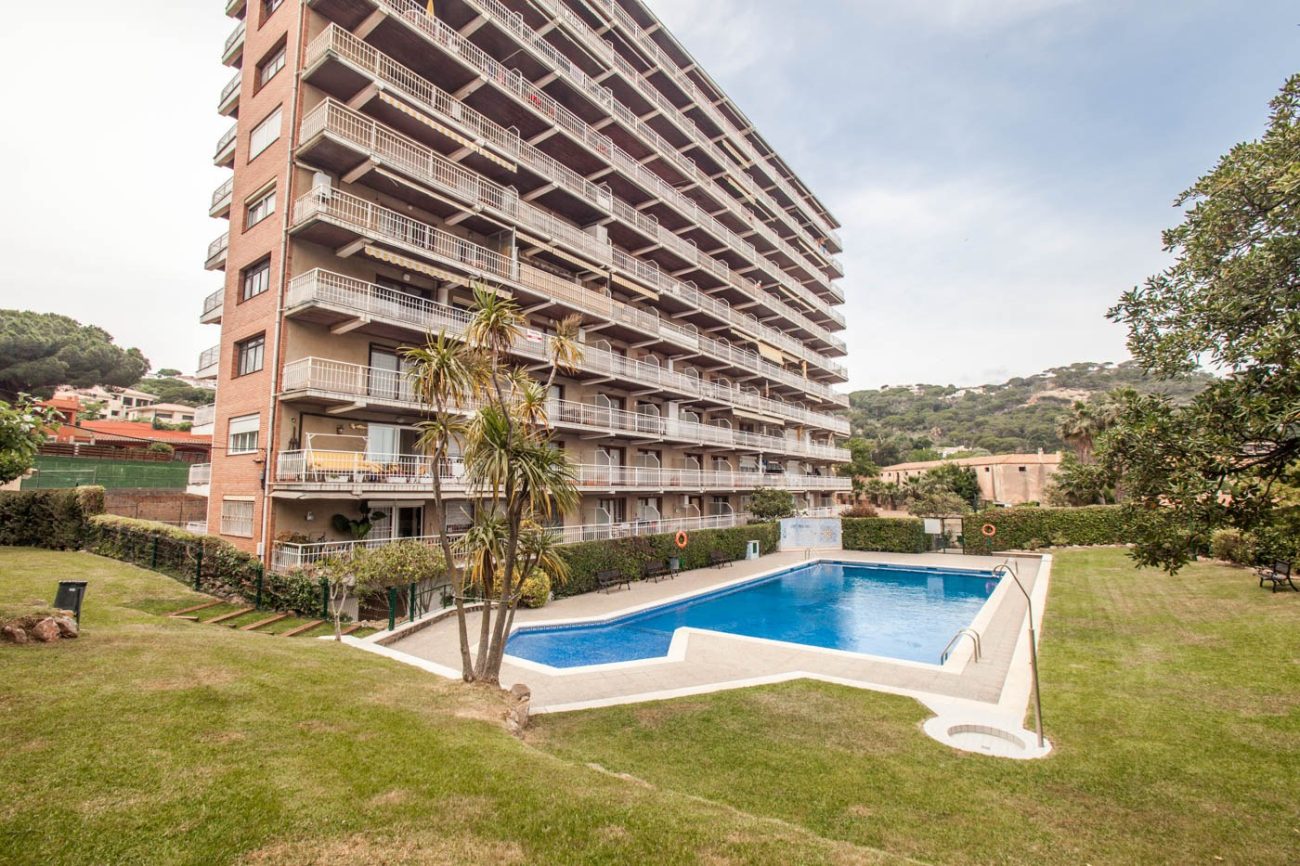 Refurbished flat 200 metres from Sant Pol beach