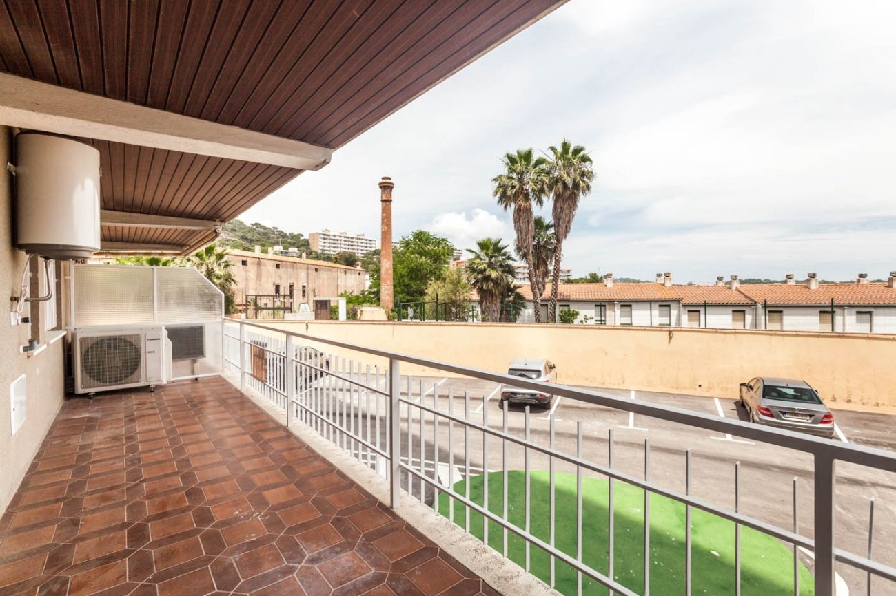 Refurbished flat 200 metres from Sant Pol beach