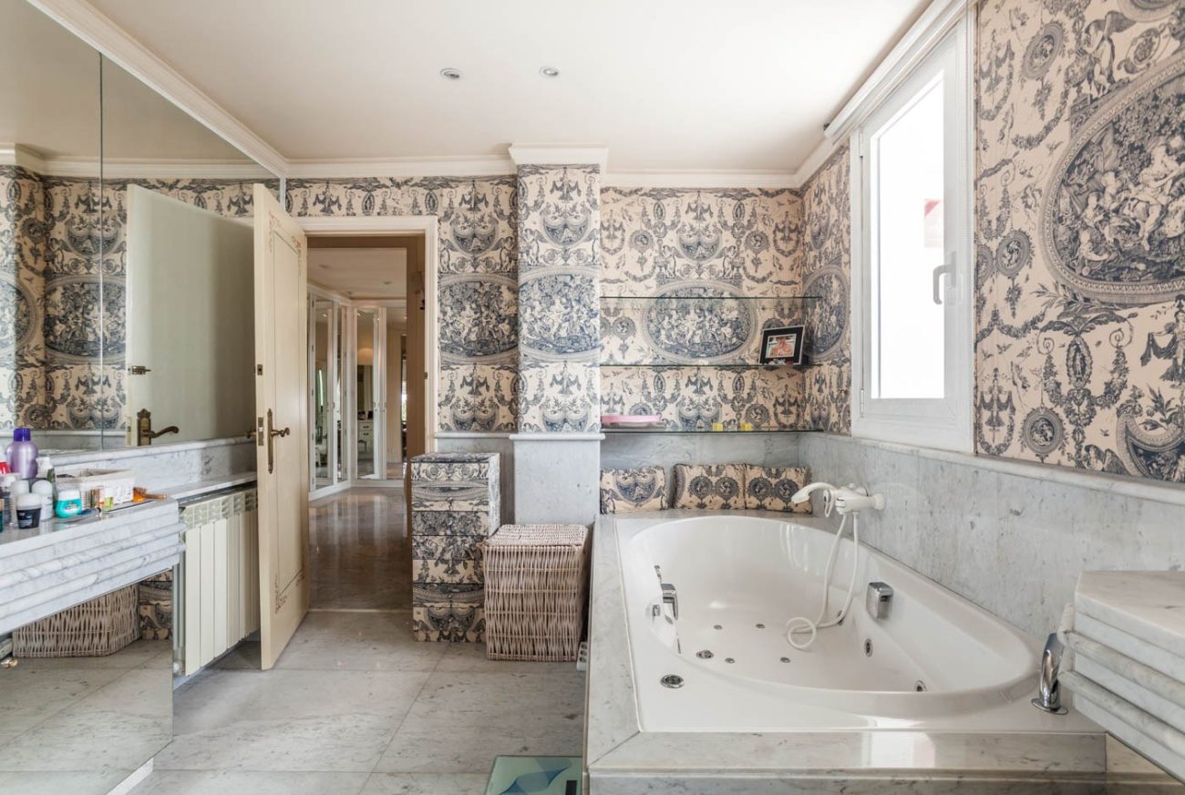 Majestic house with spectacular views of Castelldefels