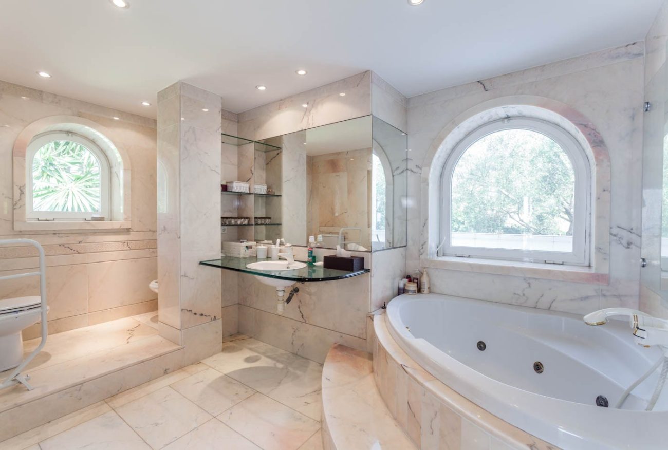 Majestic house with spectacular views of Castelldefels
