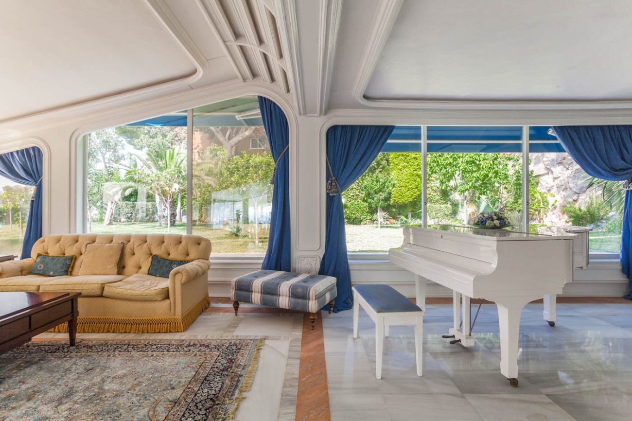 Majestic house with spectacular views of Castelldefels