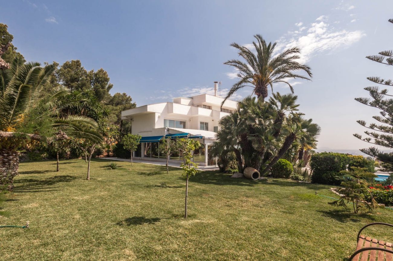 Majestic house with spectacular views of Castelldefels