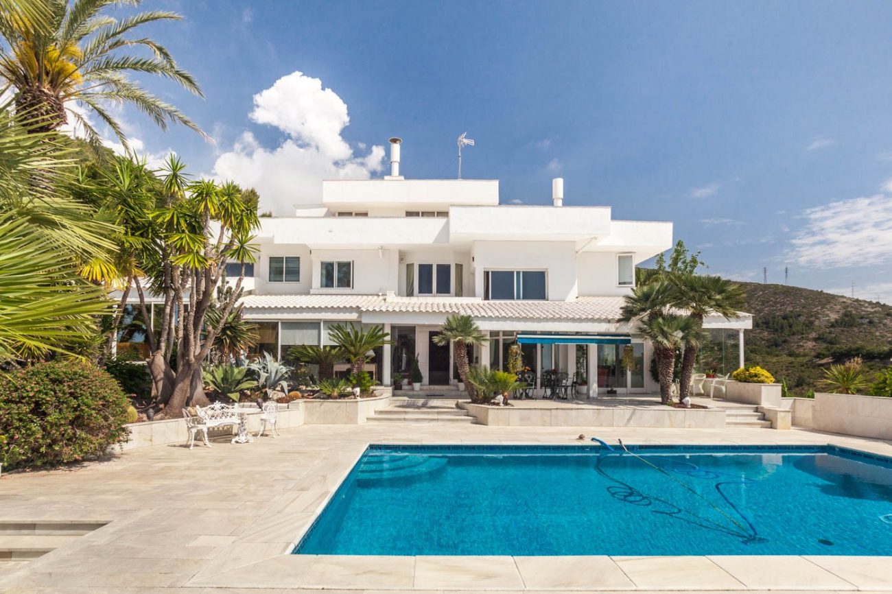 Majestic house with spectacular views of Castelldefels
