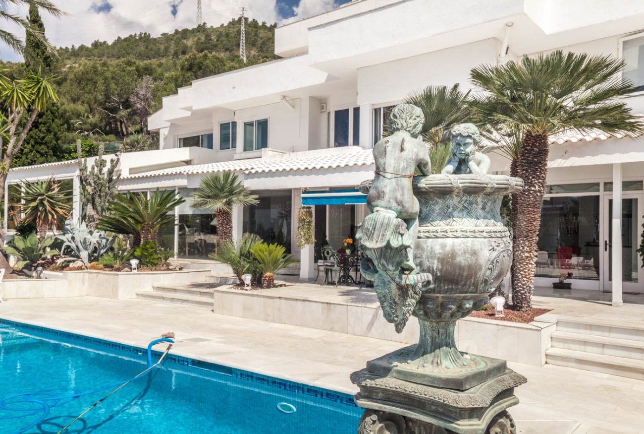 Majestic house with spectacular views of Castelldefels