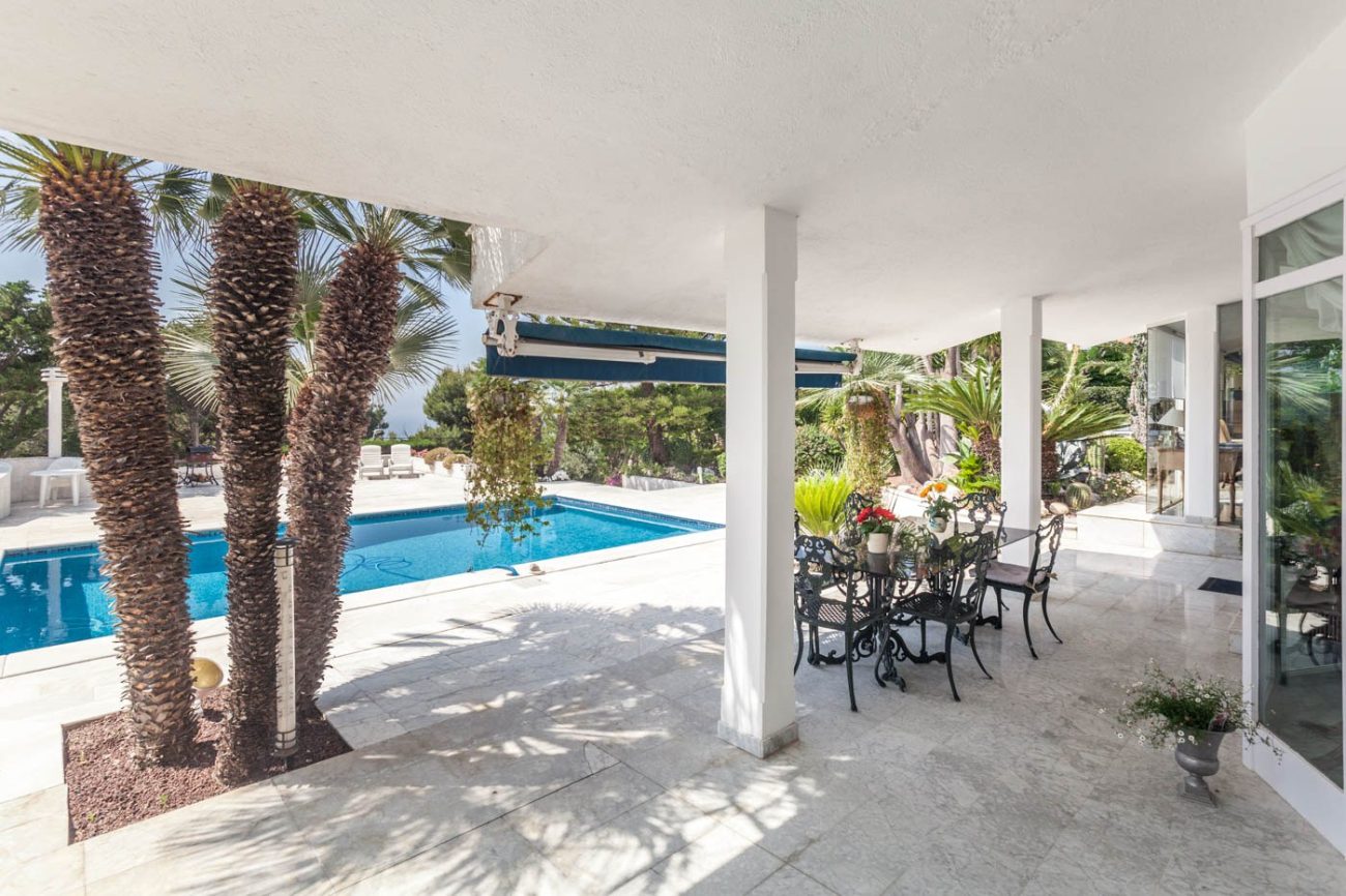 Majestic house with spectacular views of Castelldefels