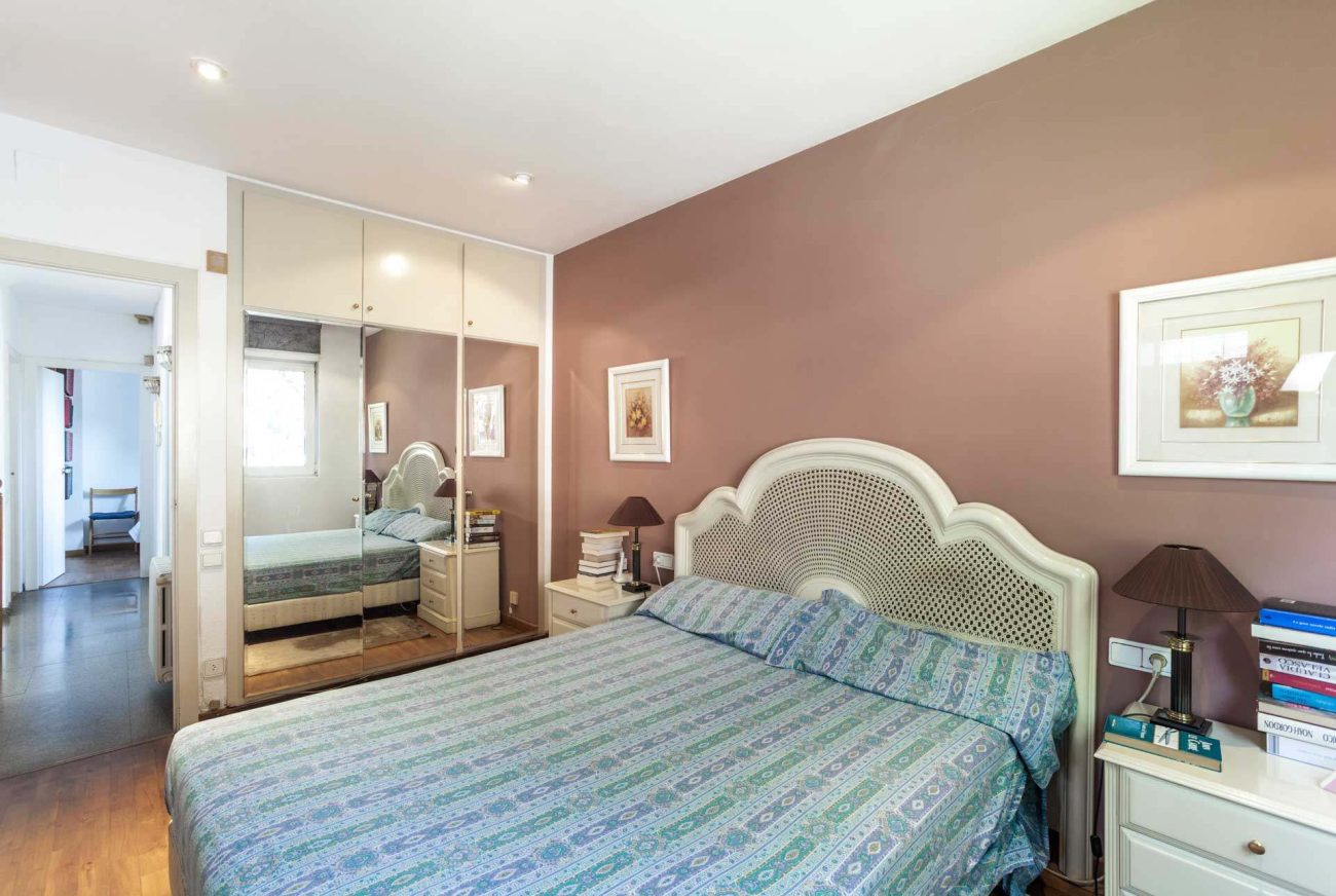 Large house to be refurbished in Gava Mar