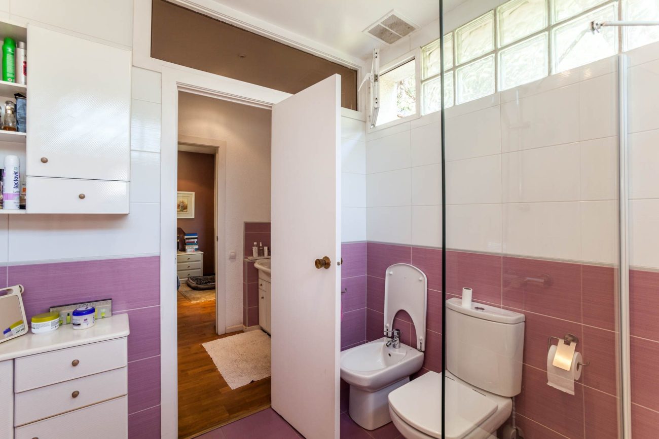 Large house to be refurbished in Gava Mar