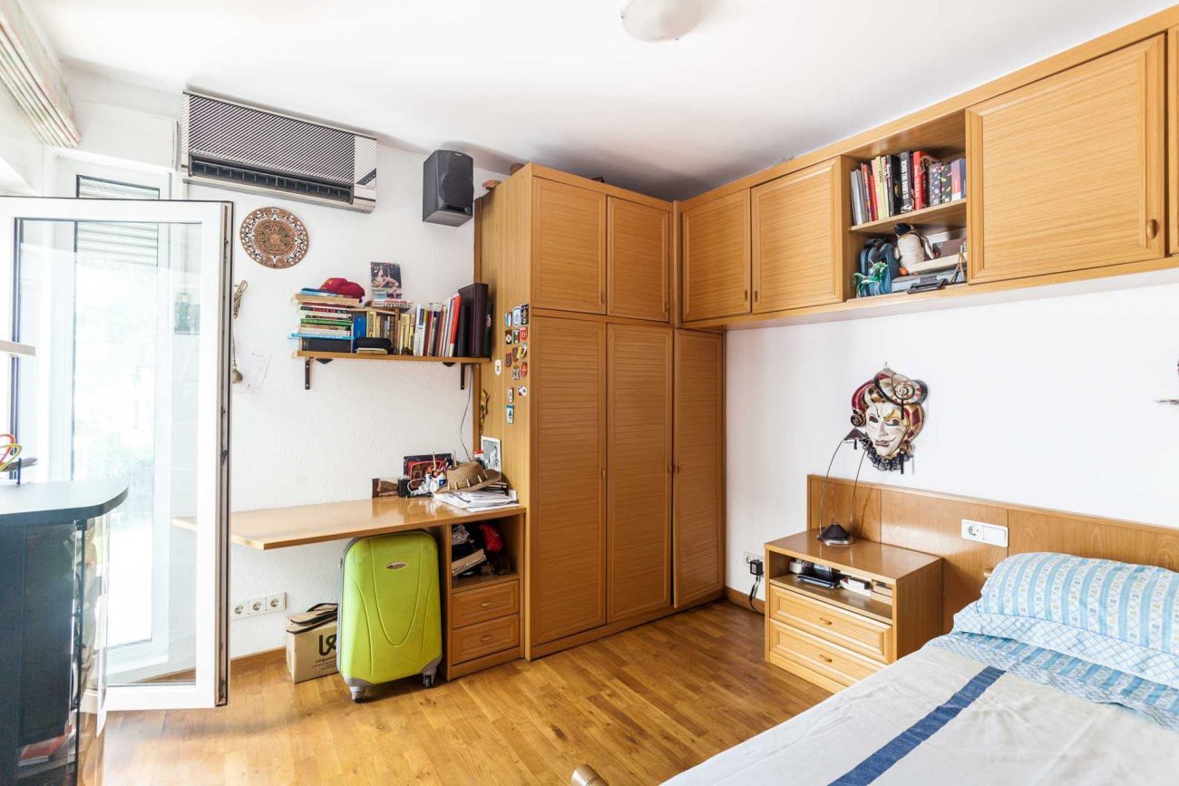 Large house to be refurbished in Gava Mar