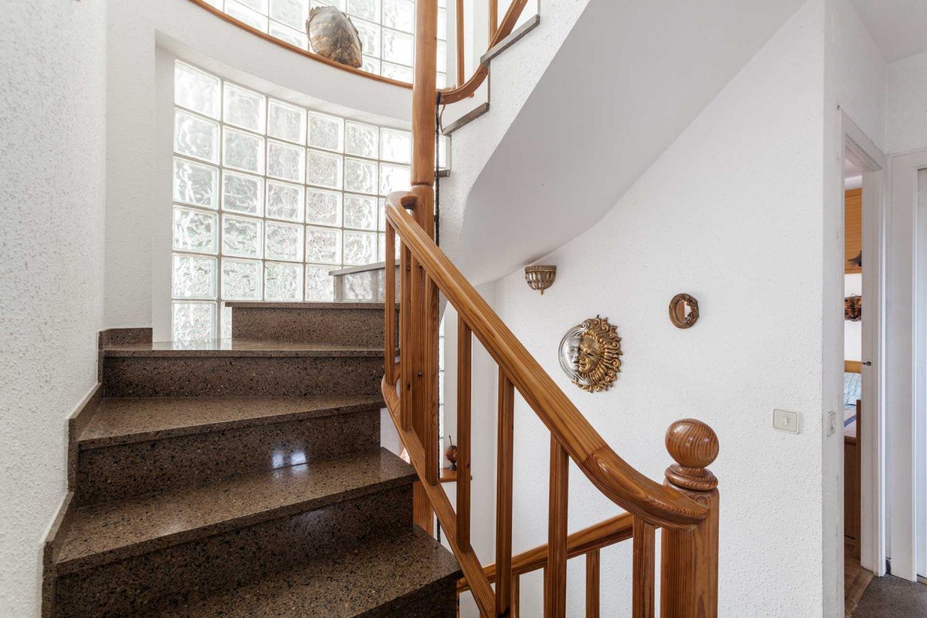 Large house to be refurbished in Gava Mar
