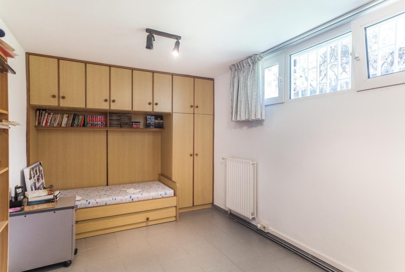 Large house to be refurbished in Gava Mar