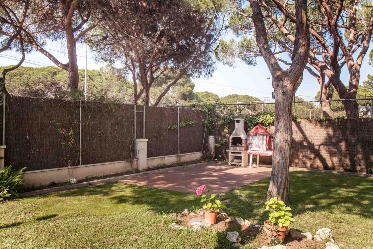 Large house to be refurbished in Gava Mar
