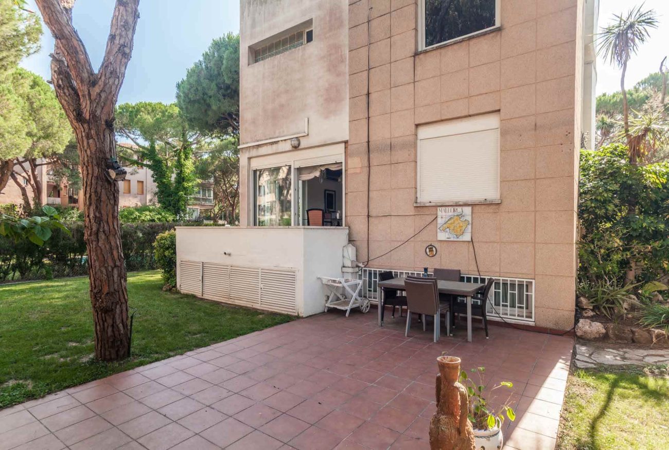 Large house to be refurbished in Gava Mar