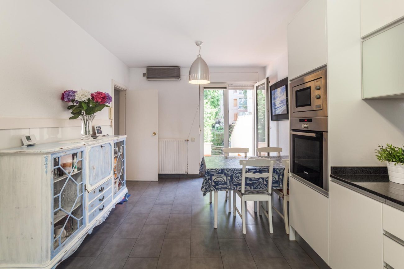 Large house to be refurbished in Gava Mar