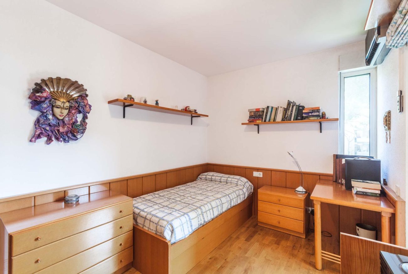 Large house to be refurbished in Gava Mar