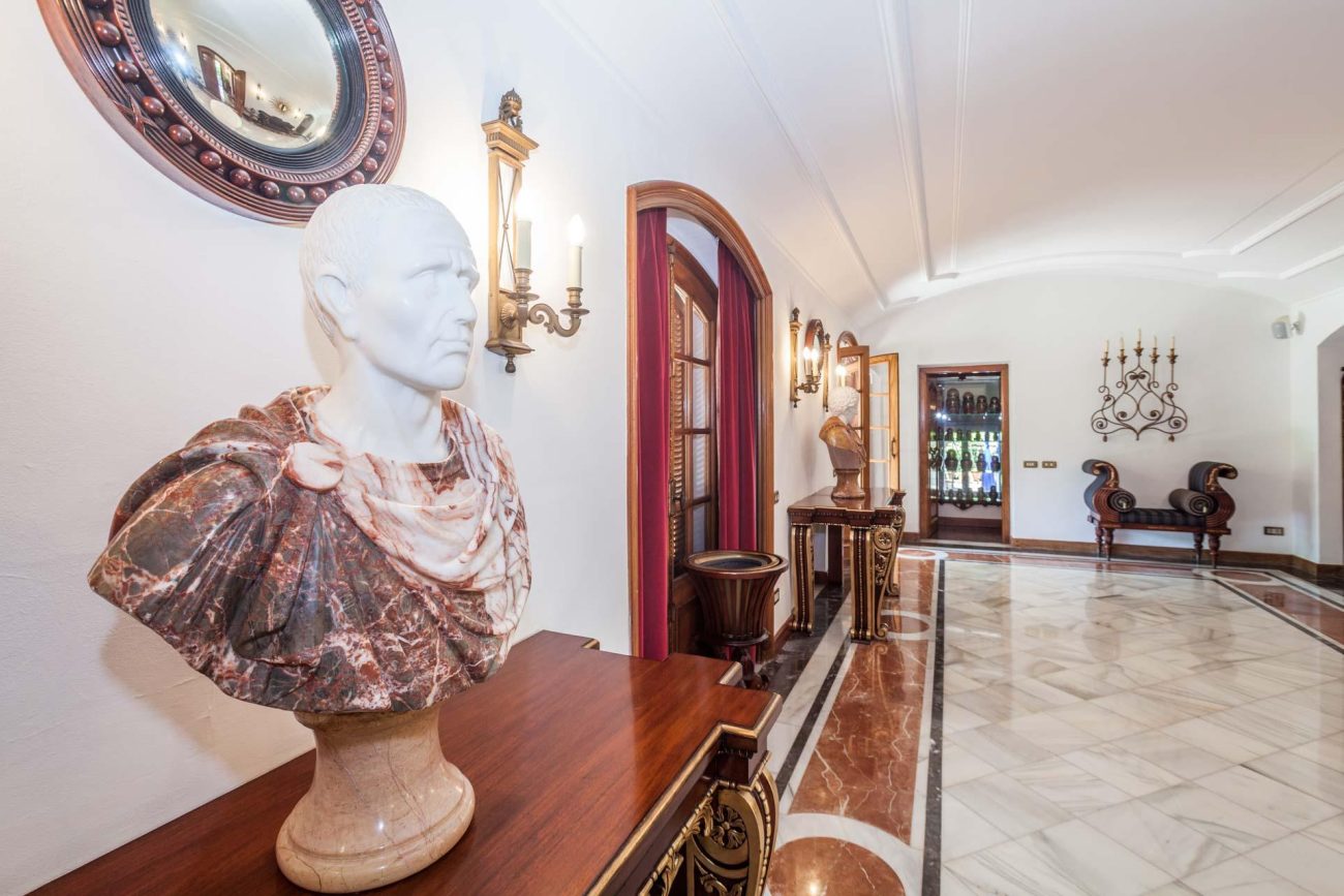 Spectacular mansion close to the beach in Sitges